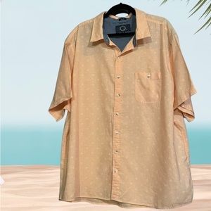 Men’s 3xl peach color button down linen shirt with denim blue accent.